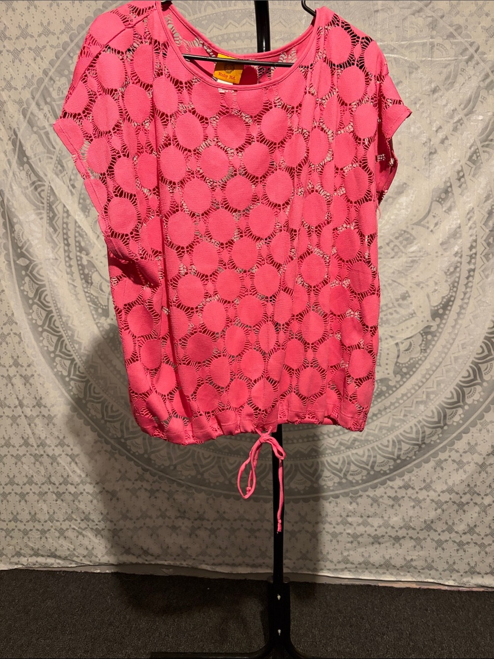 Ruby Rd. Hot Pink Laser Cut Geometric Circle Pattern Top XL